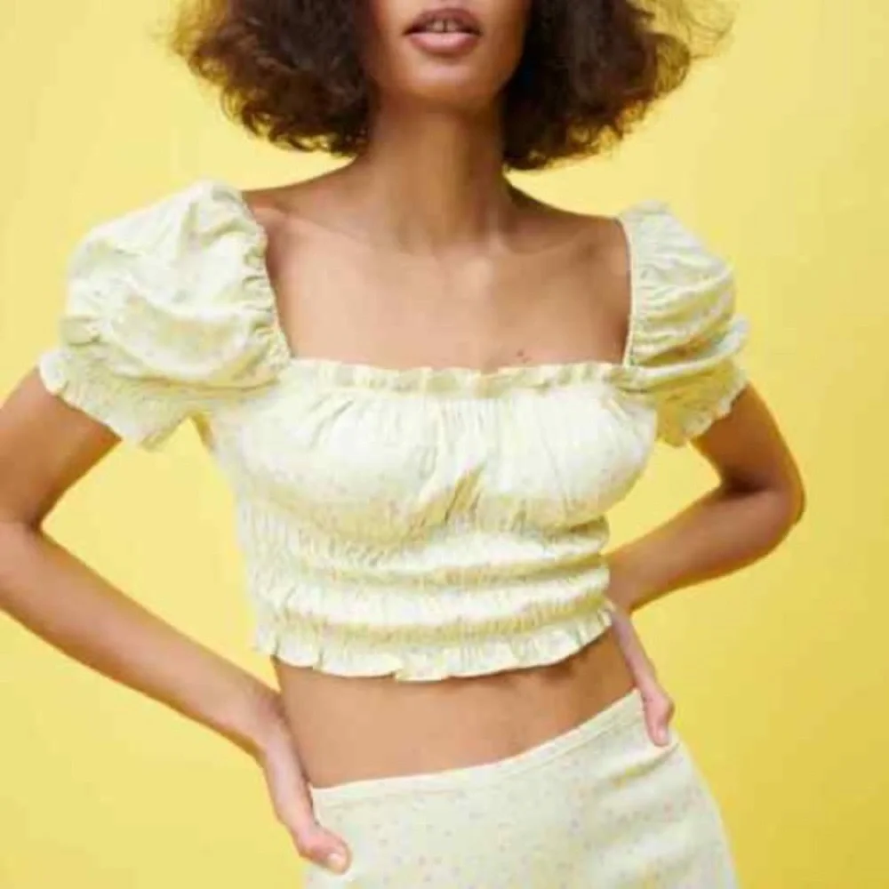 Zara Satin Effect Printed Top in Pastel Yellow (XS) - Picture 1 of 9